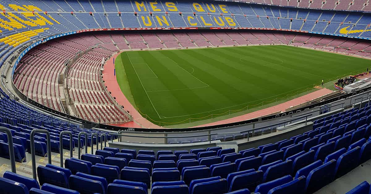 איצטדיונים ואולמות